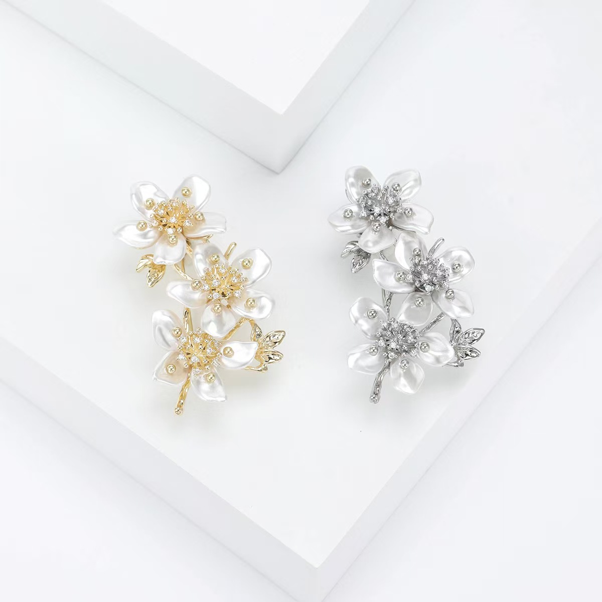 韩版高级感精致锆石花朵胸针气质优雅胸花西服大衣别针配饰品批发