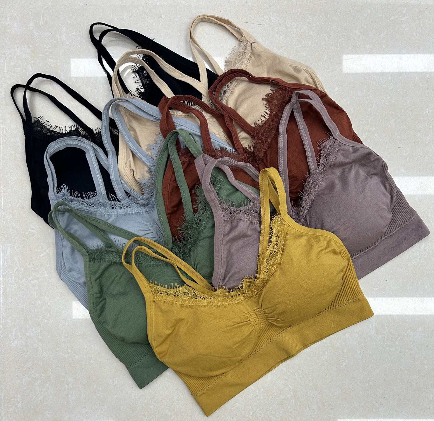 The 695# model of surplus goods from foreign trade is exported to Africa. This is a popular and popular vest with a beautiful back and a halter top from the Middle East. There is no thin, cross-shaped, beautiful back women's underwear that gathers the feminine feel of underwear and sports bras full figure