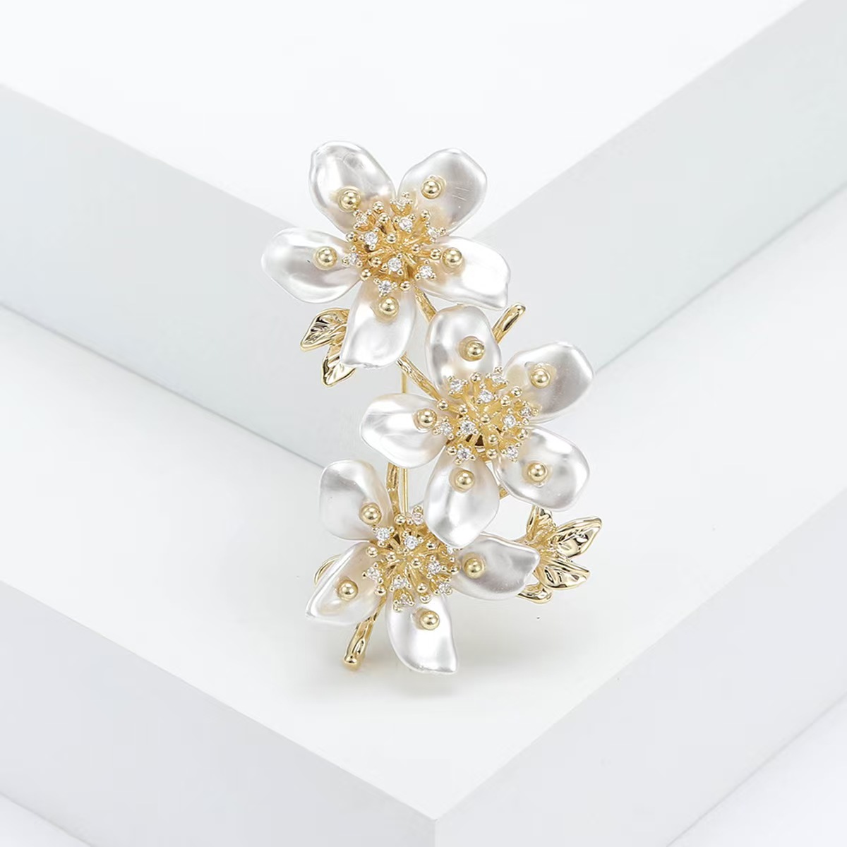 韩版高级感精致锆石花朵胸针气质优雅胸花西服大衣别针配饰品批发详情4