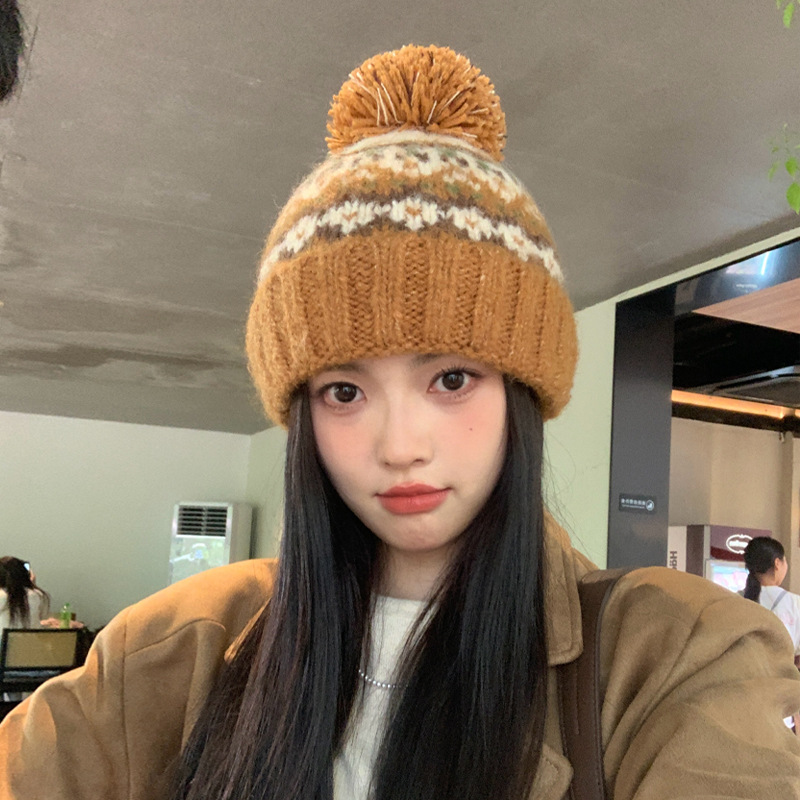 This is a new retro knitted hat for women in winter. It's a Korean style versatile and high-end hooded hat. It's a thickened ear-protecting cold hat for keeping warm