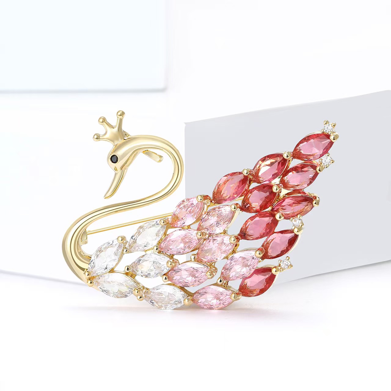 European, American and Korean version micro-inlaid zircon swan brooches, fashionable women's clothing accessories, corsages and creative small crystal animal pins details Picture