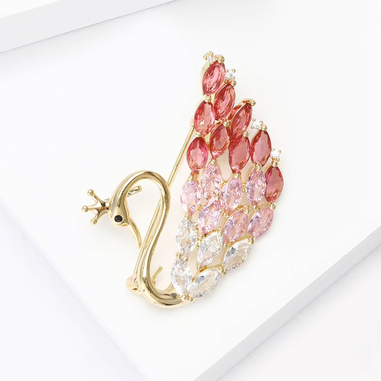 European, American and Korean version micro-inlaid zircon swan brooches, fashionable women's clothing accessories, corsages and creative small crystal animal pins Application Scenario