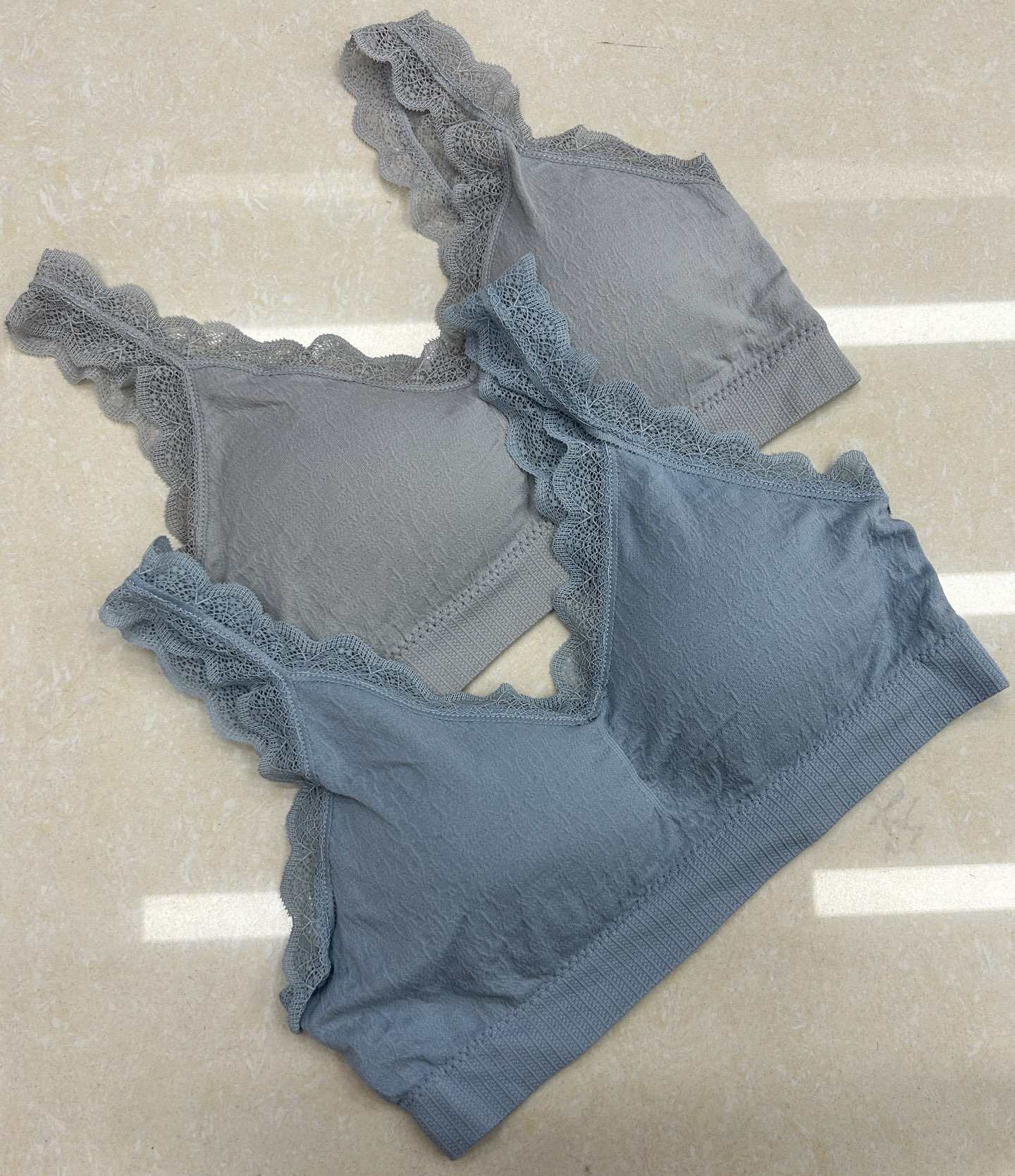 2045# Seamless back-hugging, body-hugging, strapless, sexy lace lingerie without steel rings, anti-exposure sports vest, women's vest QNI for export to Africa and the Middle East Specification drawing