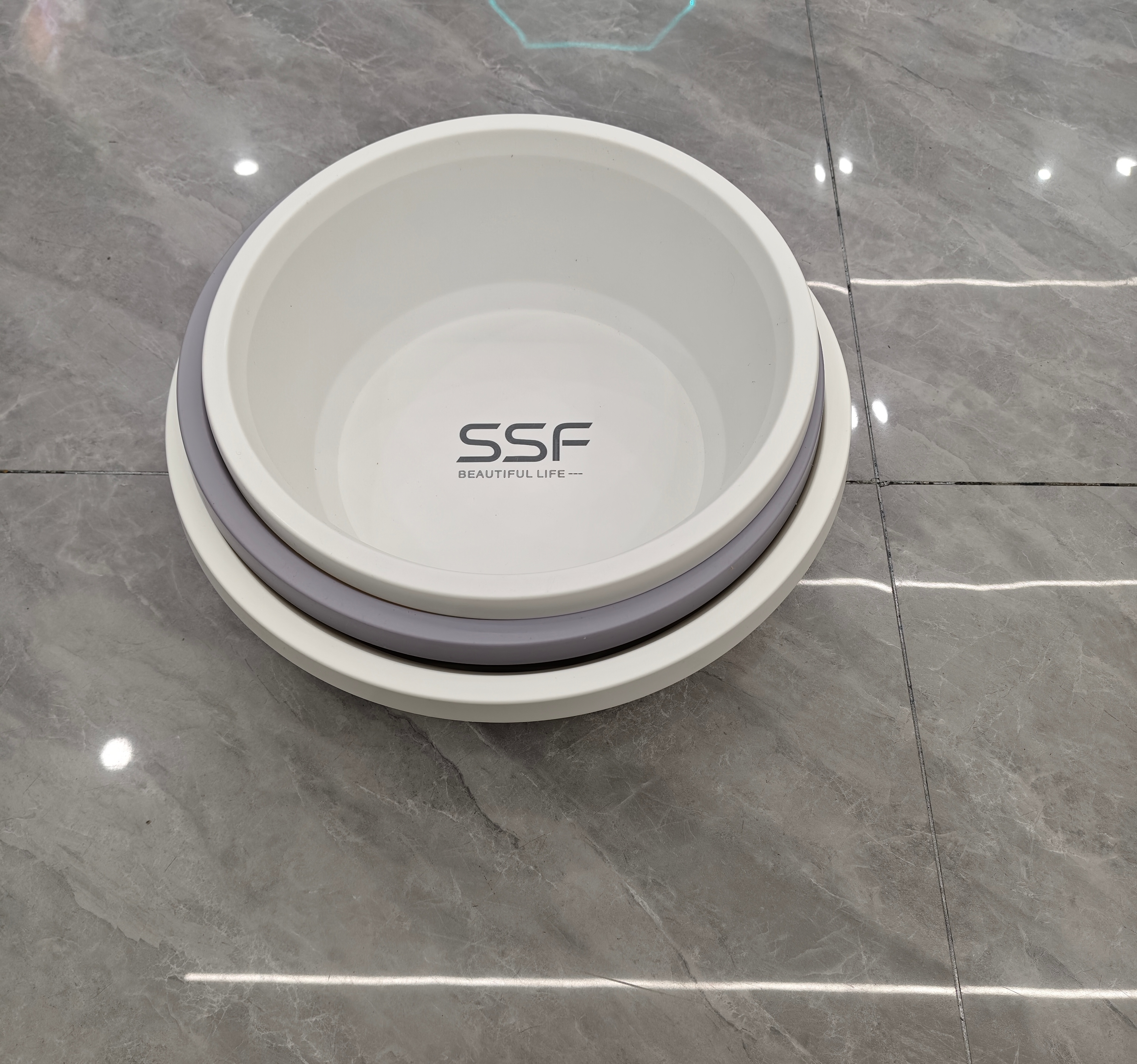 Simple gray and white plastic basins, kitchen washing basins, bathroom laundry basins, thickened and durable plastic basins, student dormitory bathroom washbasin wholesale