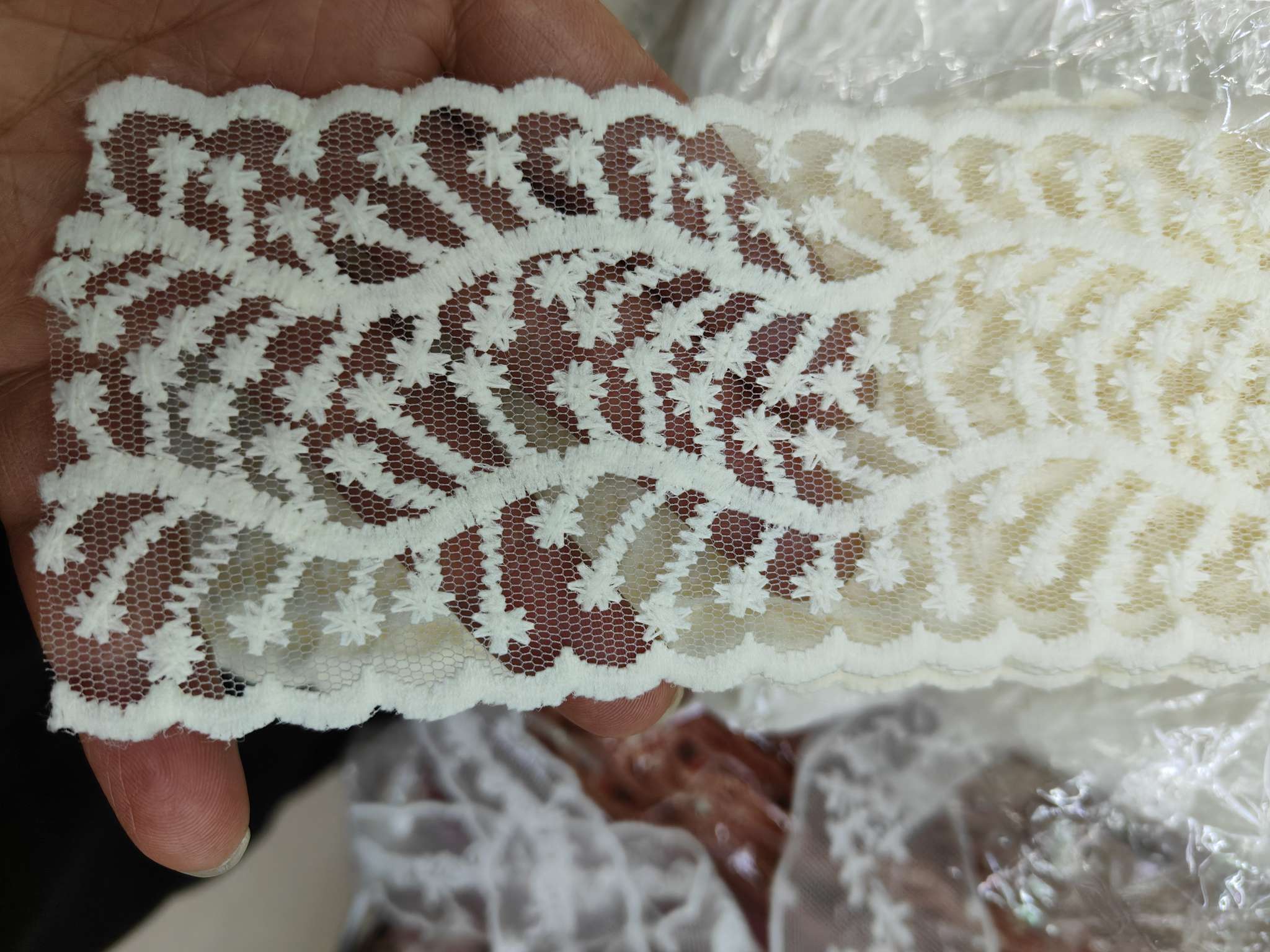 发财树网布牛奶丝刺绣花边，蝴蝶结，帽子辅料等产品图