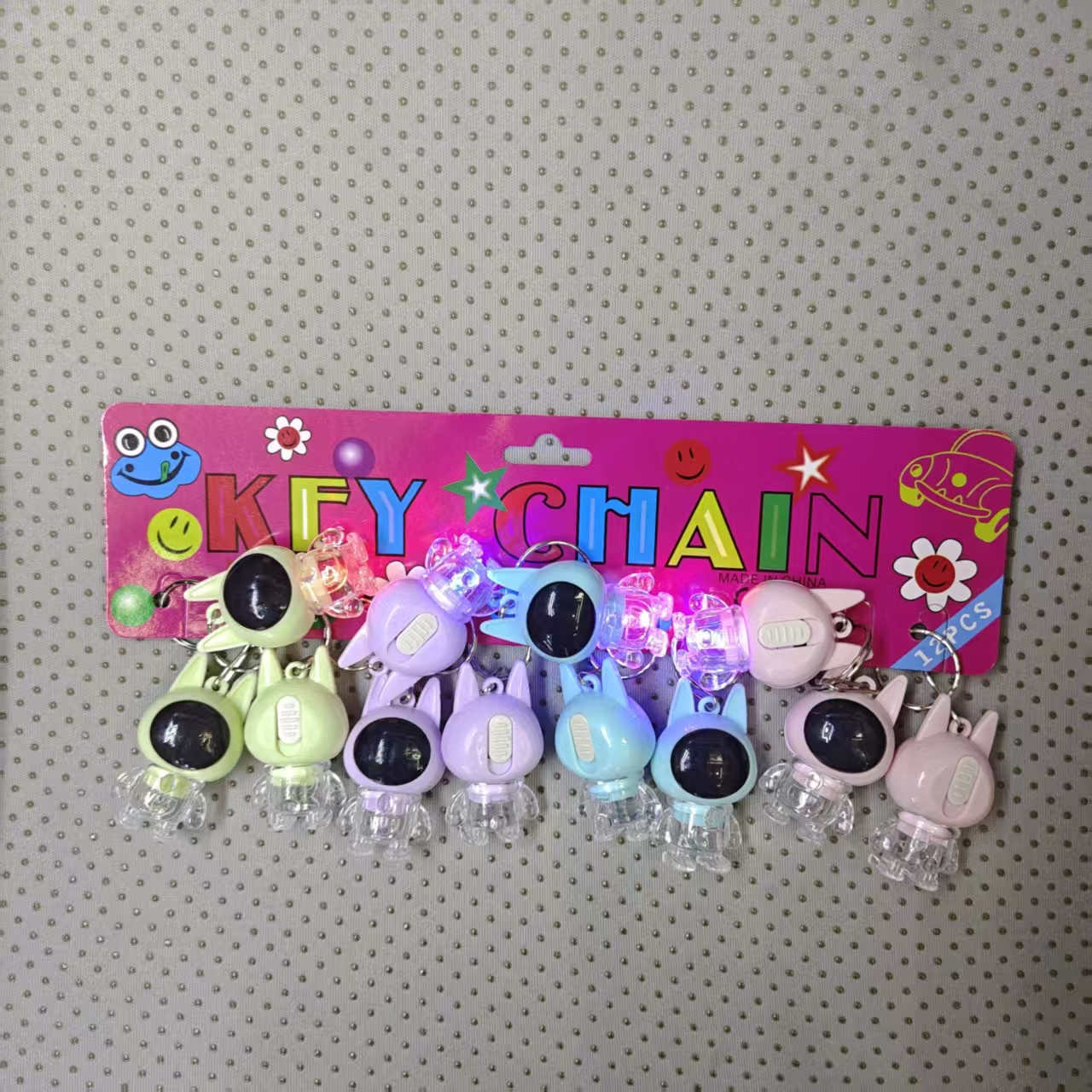 新款迷你钥匙扣灯太空兔小夜灯可爱又实用点亮温馨夜晚厂家批发