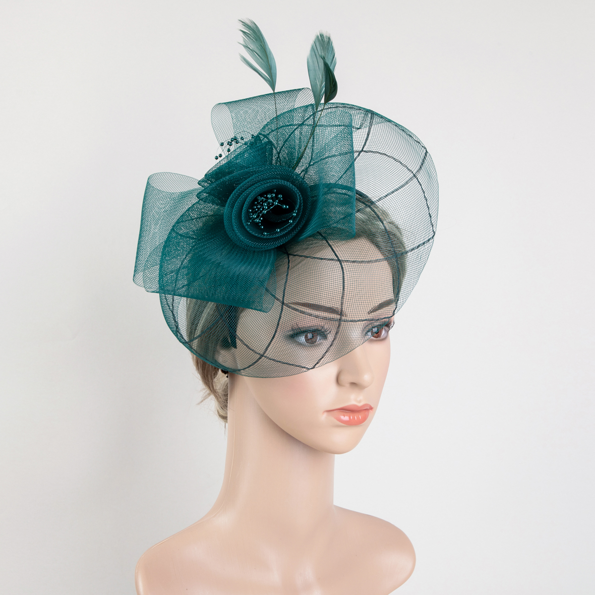 1 Lady's feather flower handmade veil mesh charming party birthday bride hat with role-playing Halloween Christmas gift, lady's hair accessory, headband and clip for two uses Application Scenario