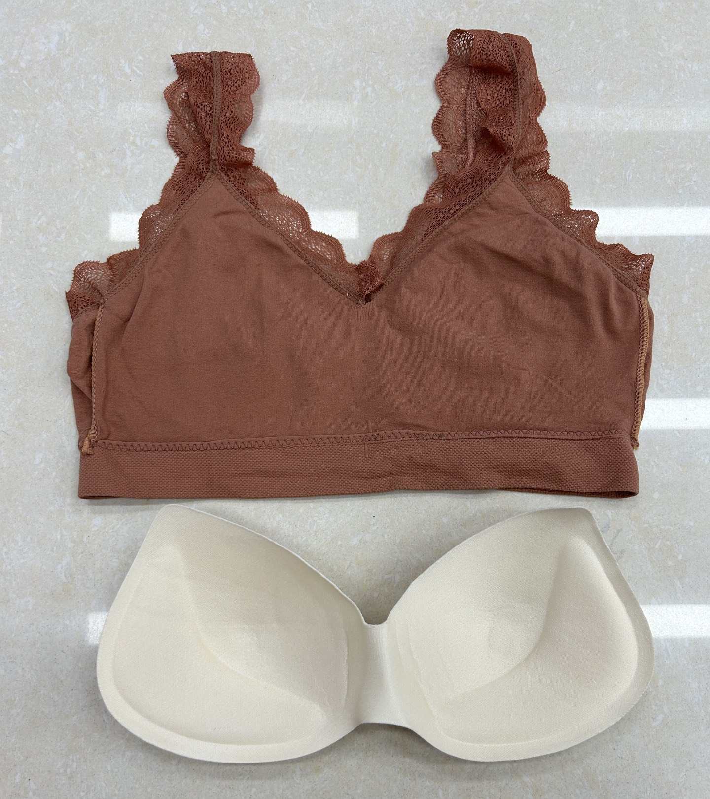 2045# Seamless back-hugging, body-hugging, strapless, sexy lace lingerie without steel rings, anti-exposure sports vest, women's vest QNI for export to Africa and the Middle East Item Picture