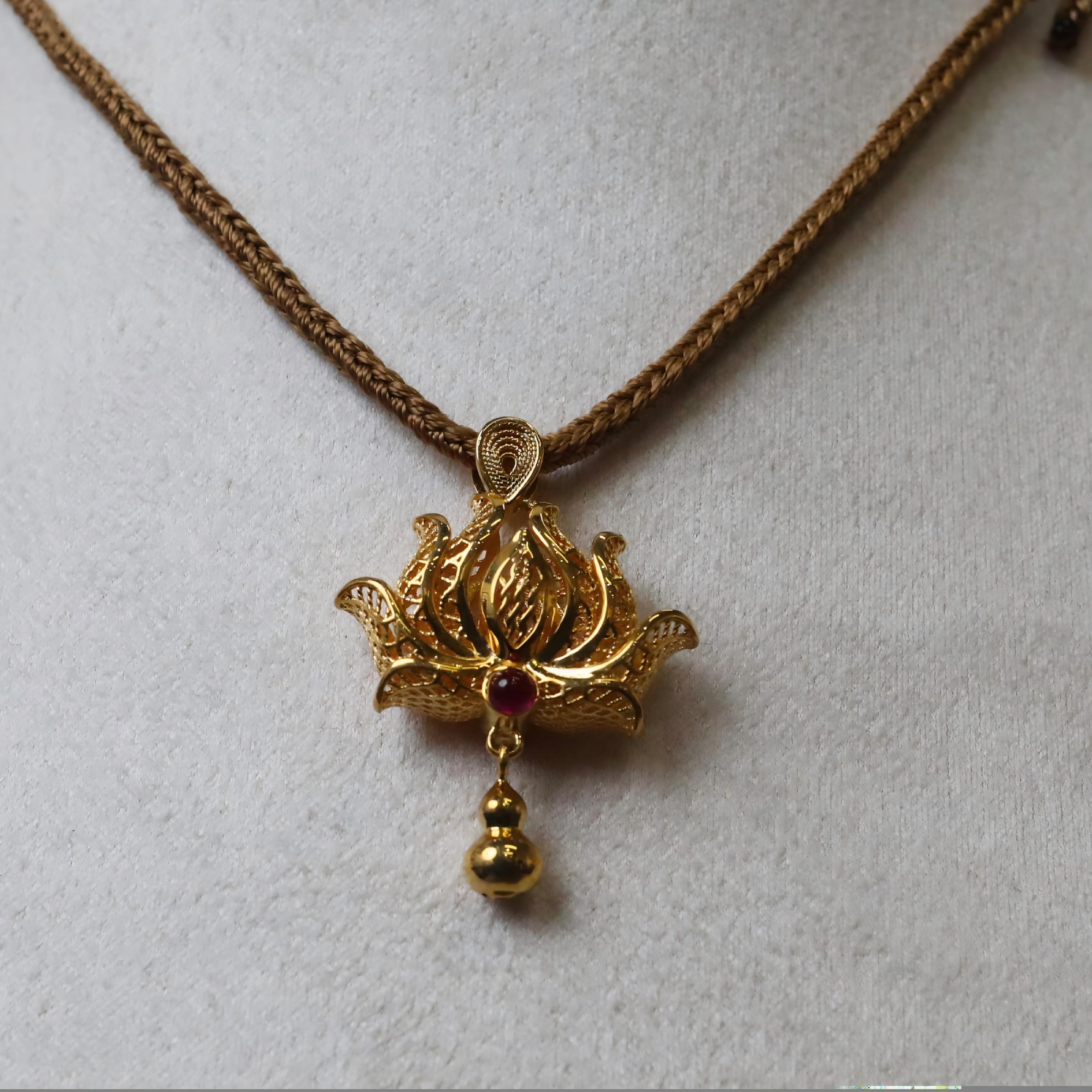 Golden lotus pendant, pearl necklace, silver jewelry, lanyard, classic style, fashionable and versatile jewelry, silver jewelry