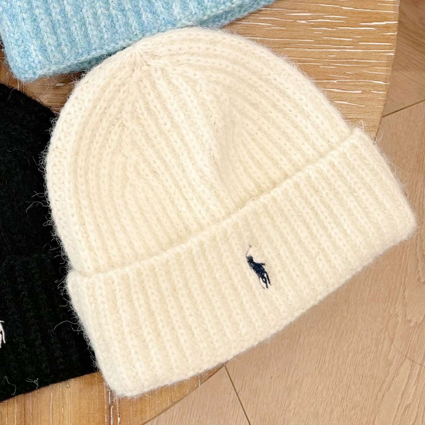 Embroidered knitted caps for women, autumn and winter woolen caps, outdoor warm cold caps, acrylic embroidered knitted caps for adults, winter caps Application Scenario