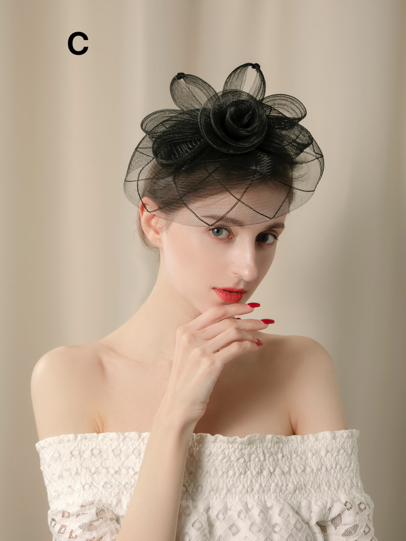 A handmade mesh top hat for ladies with a hairpin, suitable for Christmas, parties, birthdays, horse racing festivals, weddings, afternoon tea, church hats and Derby hats Specification image