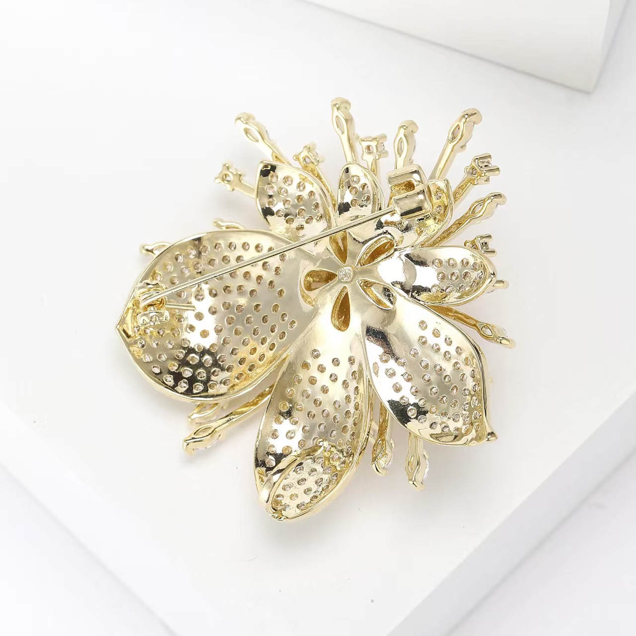 2021 Light Luxury Micro-inlaid Zircon Orchid Brooch, Noble Lady court-style brooch decoration, anti-glare Pearl Flower Pin Specification image