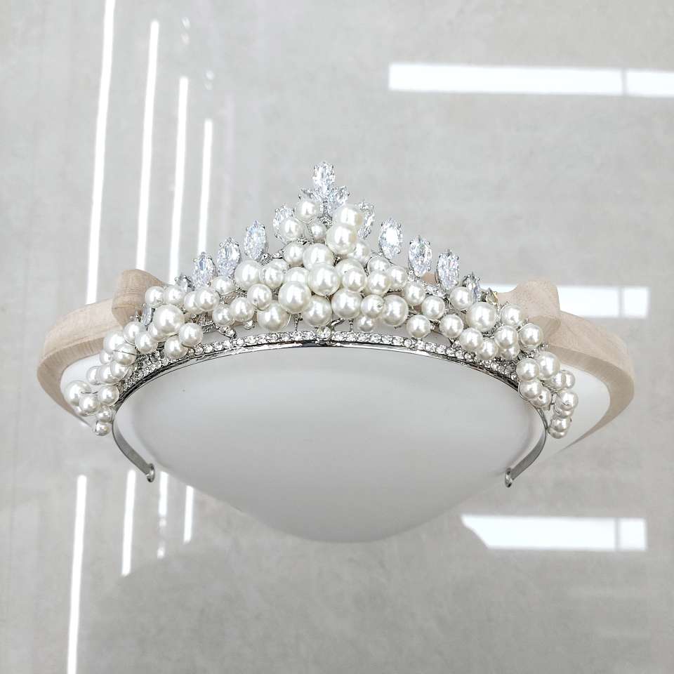 Korean-style simple pearl crown, headband design for stable wearing, suitable for main yarn and photo shoots
