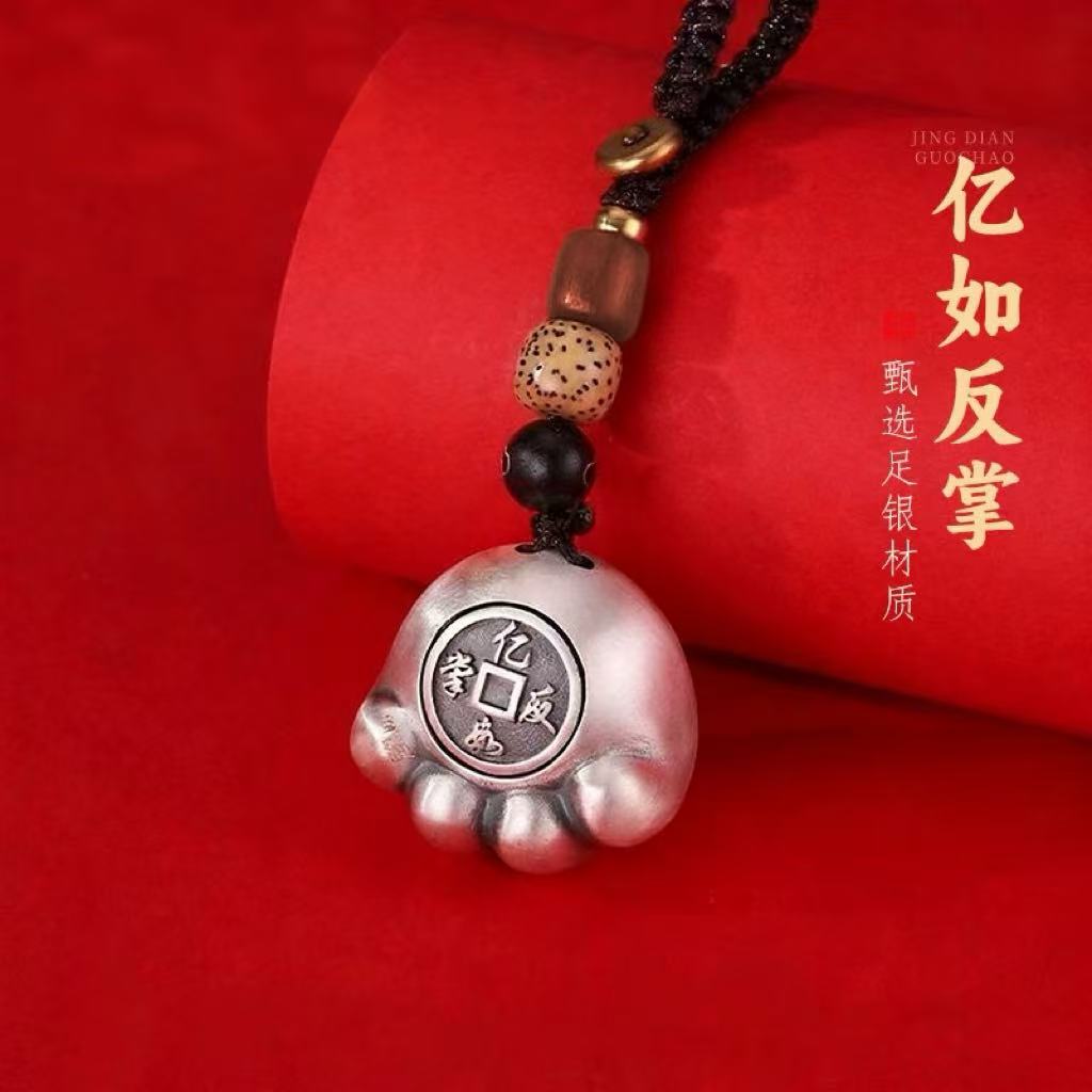 Silver jewelry pendant Yi Ru reverse palm keychain pendant, pure silver three-legged toad handle for men and women Application Scenario
