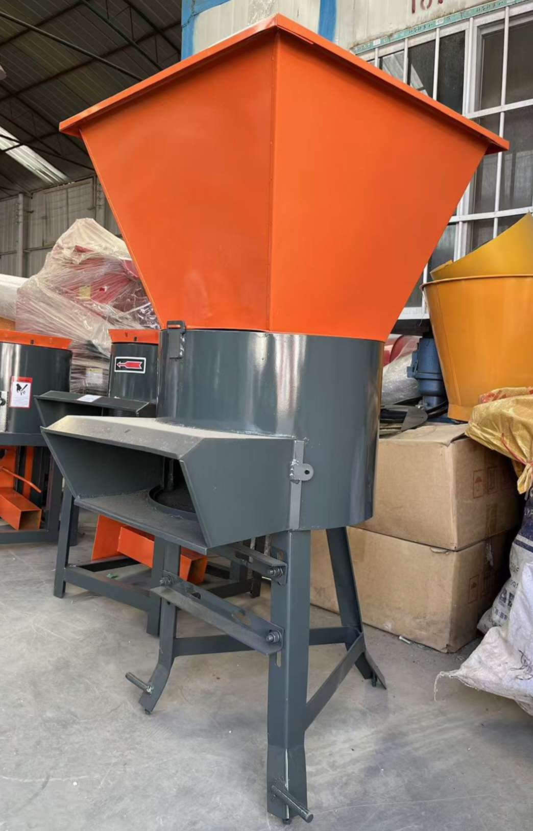 出口供应多功能粉碎机400打包草粉碎机多功能方桶粉碎机养殖机械制造商供应出口玉米粉碎机秸秆粉碎机谷物秸秆一体粉碎机详情图2