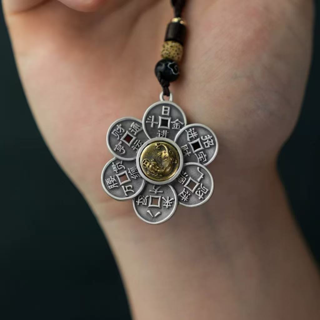 Daily gold and silver pendants, flower-shaped woven rope chain bags, pendants, keychains details Picture