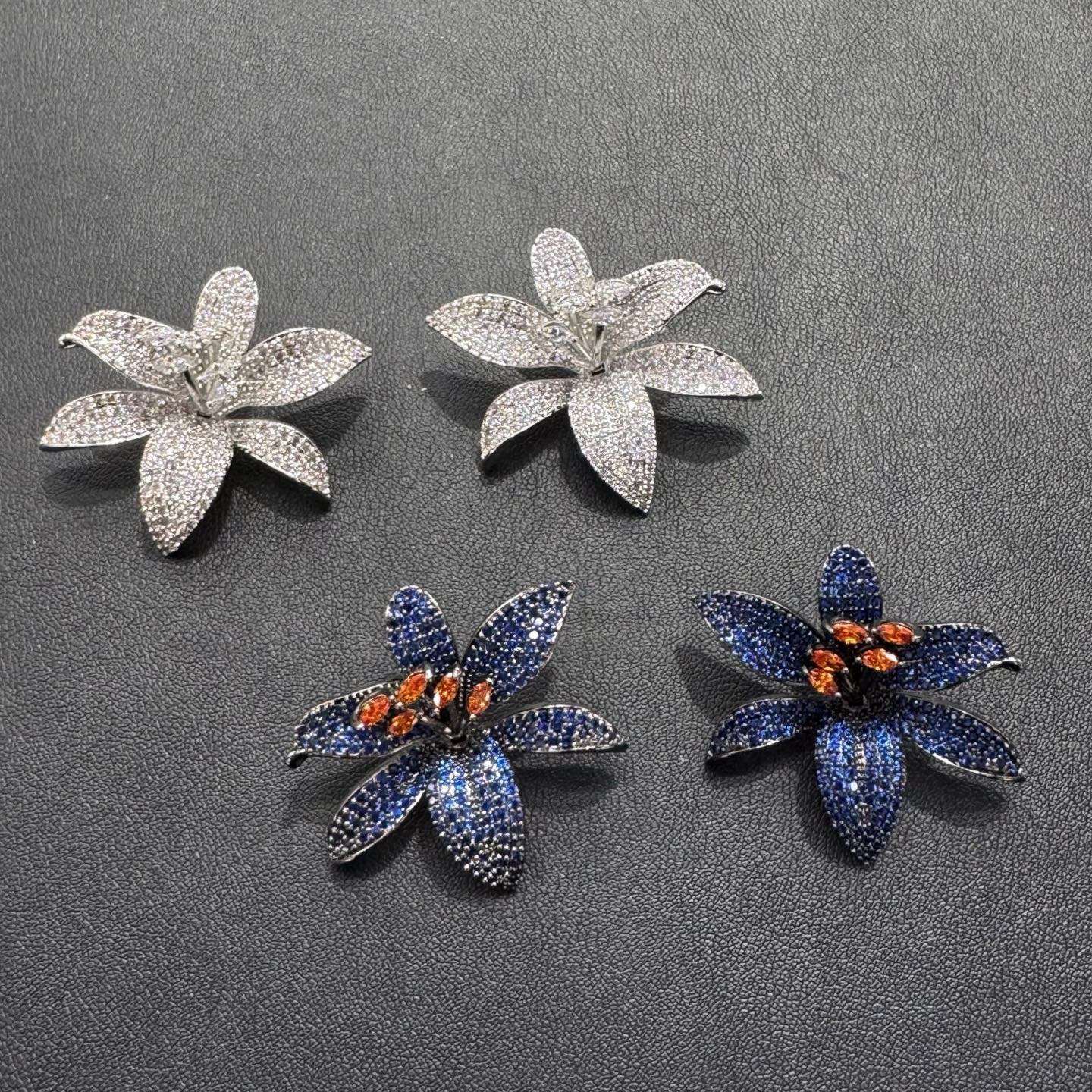 Floral design sense, fashionable, light luxury, grand and dynamic, slightly inlaid with light layers, classic zircon color earrings