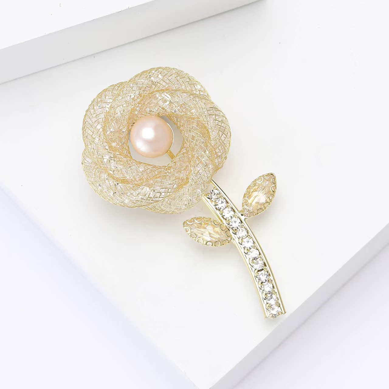 High-end Korean-style micro-inlaid copper zircon rose brooch, exquisite and creative women's suit coat brooch accessory pin details Picture