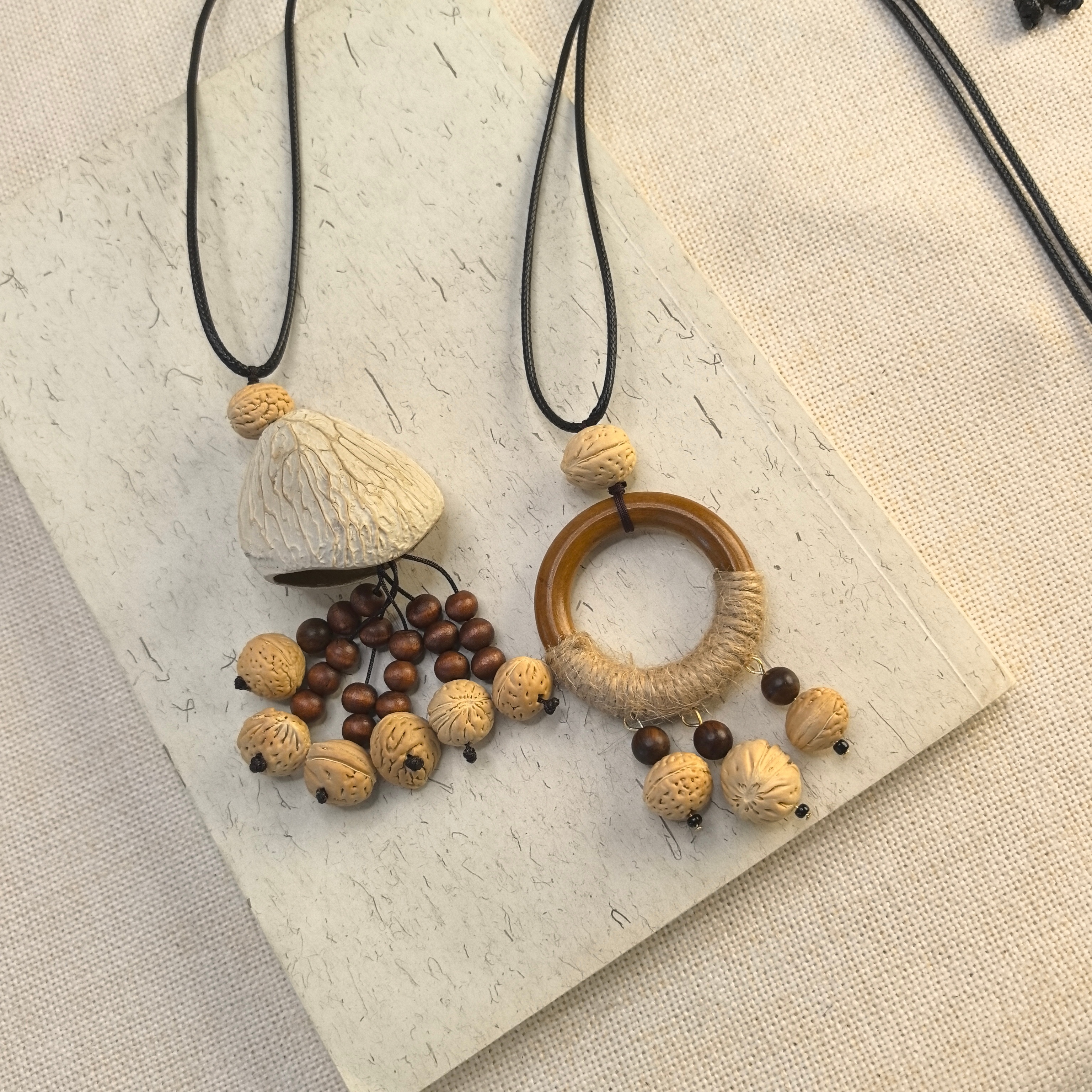 Yunyu Fruit Shell Rattle Necklace, Hanging bell Walnut Seed Necklace, fashionable, simple and elegant accessories Application Scenario