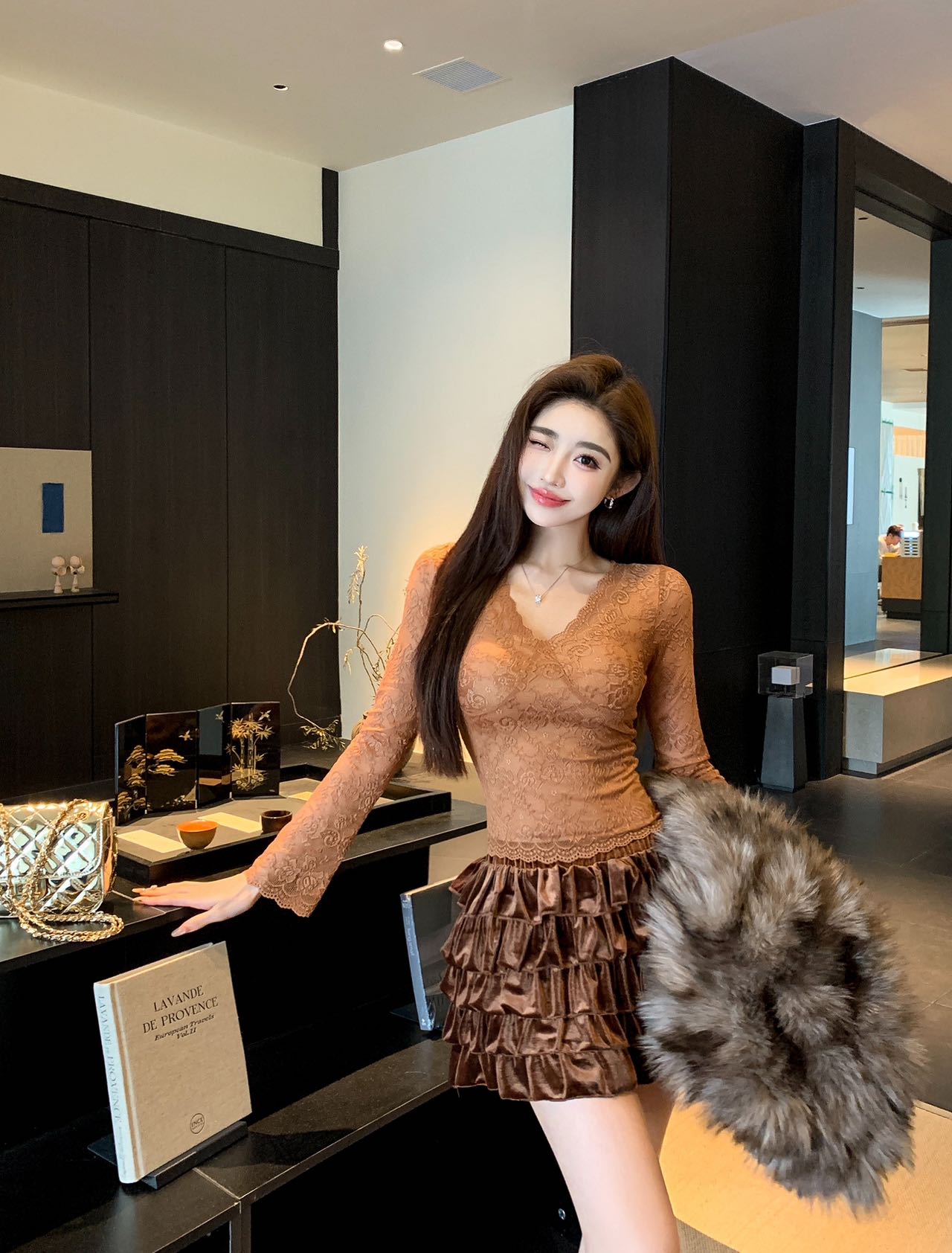 Black lace top, women's shirt, off-the-shoulder design, elegant cinched-waist dress, shawl, women's summer new style Specification image