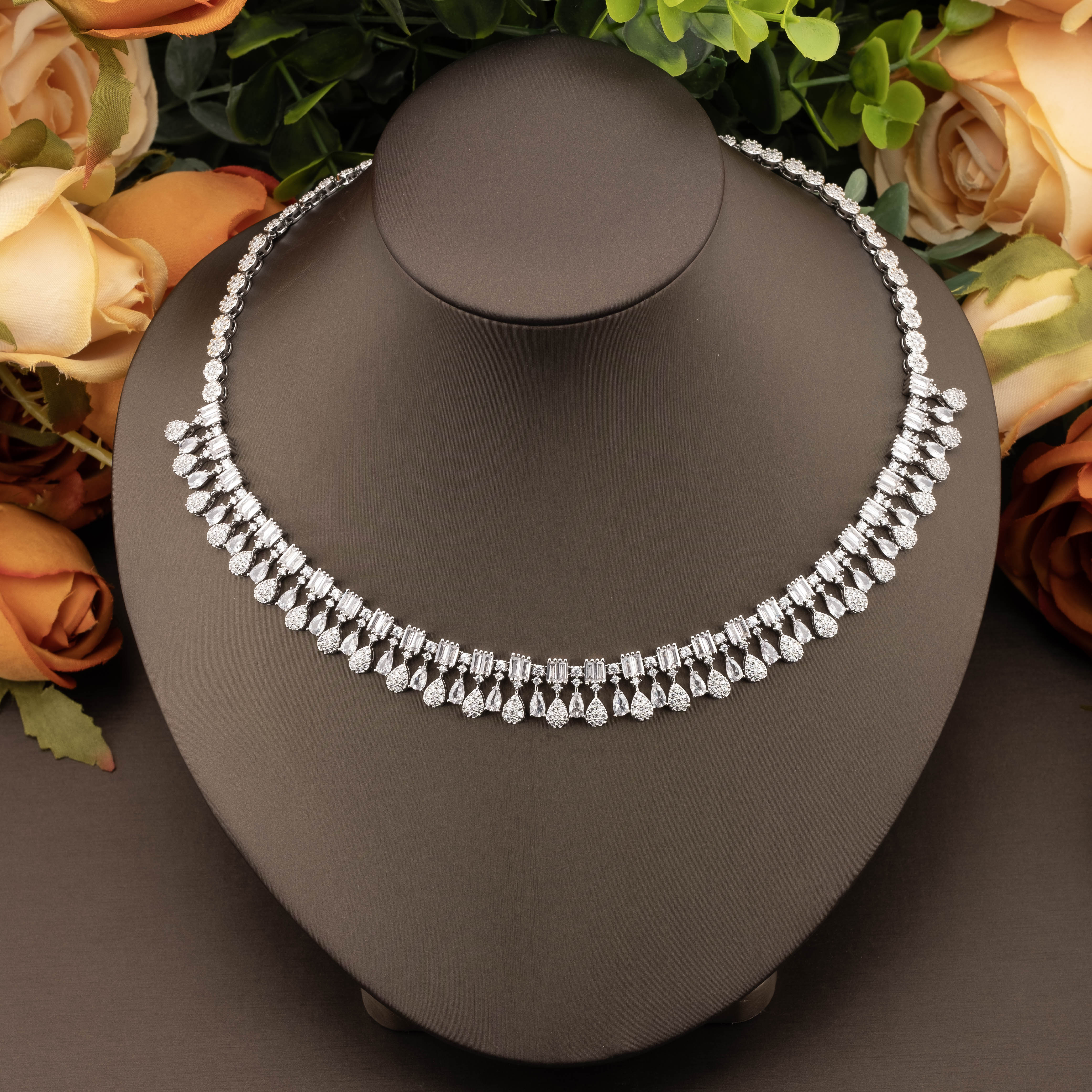 A luxurious and elegant jewelry set set with sparkling cubic zirconia small teardrop pieces is suitable for ladies to wear at parties Specification image