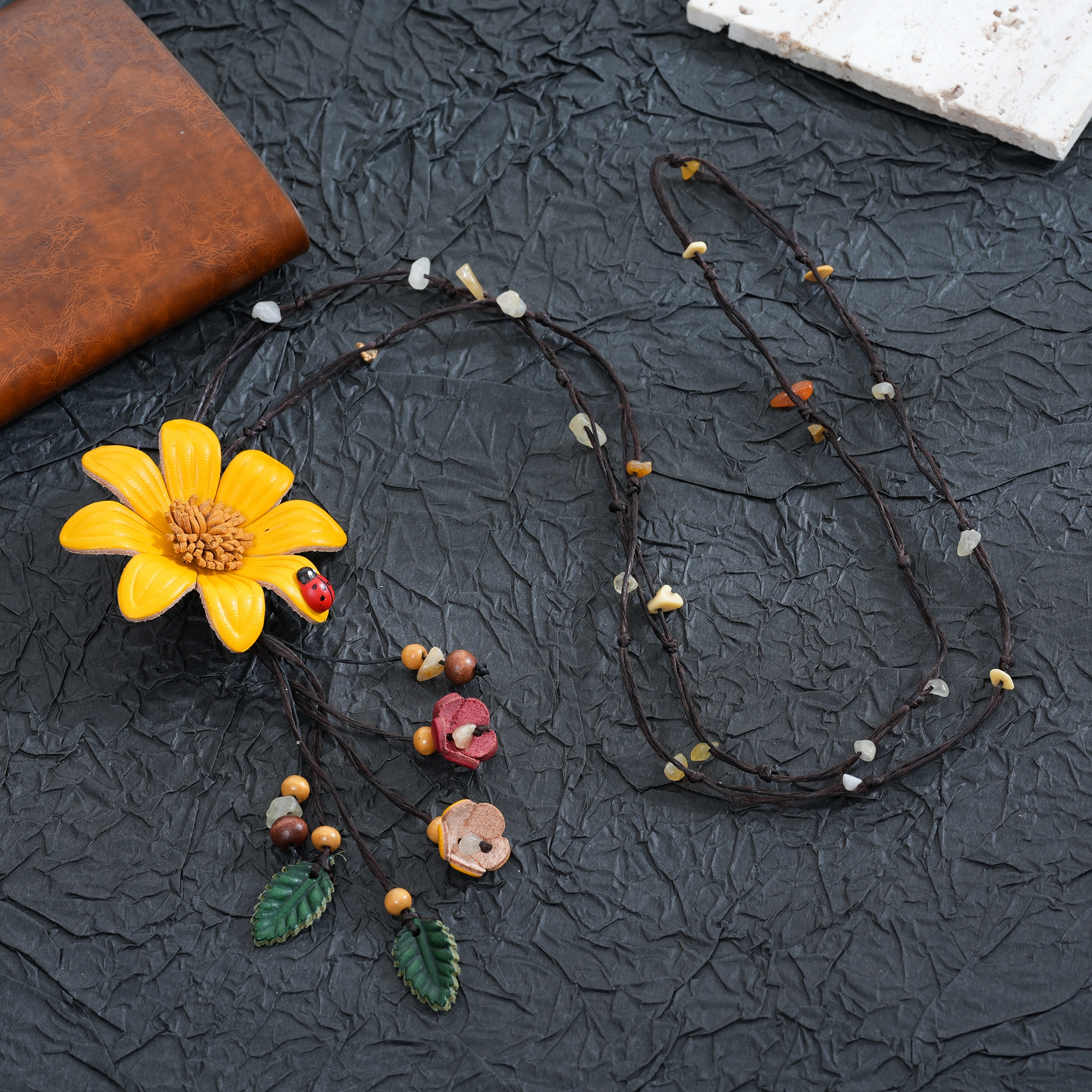 Key chains, sweater chains details Picture