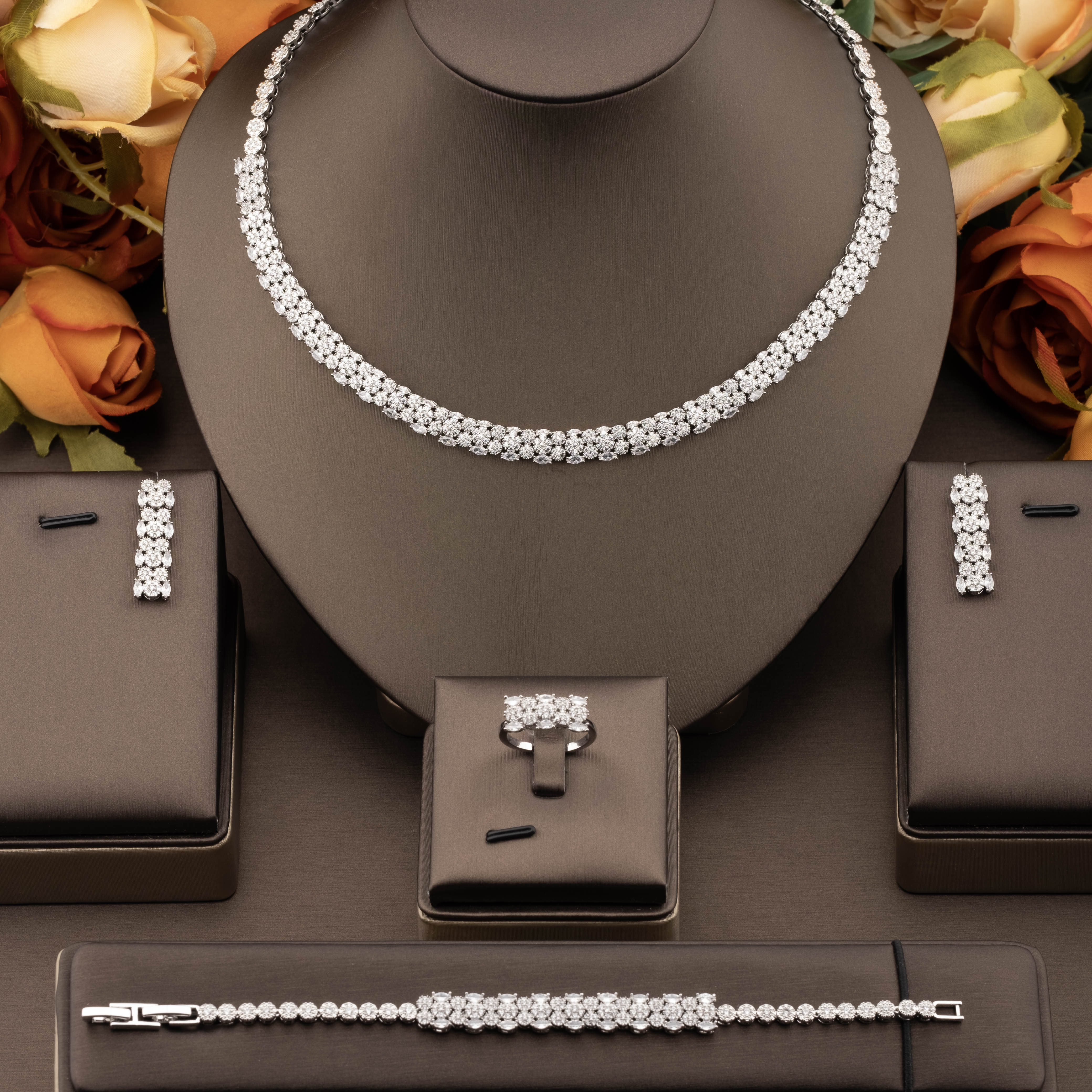 A luxurious and elegant jewelry set set with shiny cubic zirconia beads is suitable for ladies to wear at banquets