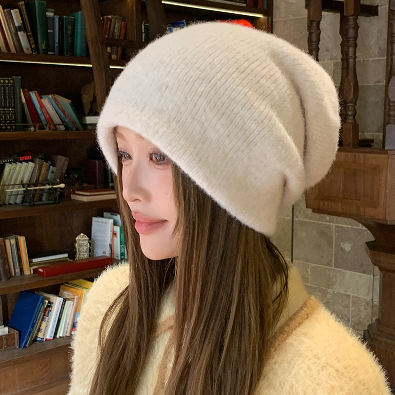 The new double-layer thickened warm knitted hat for women's ear protection and warm headwear in the autumn and winter of 2025 is creating a wave of hat trends