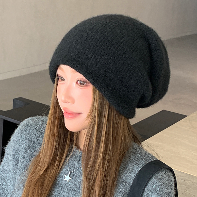 The new double-layer thickened warm knitted hat for women's ear protection and warm headwear in the autumn and winter of 2025 is creating a wave of hat trends Application Scenario