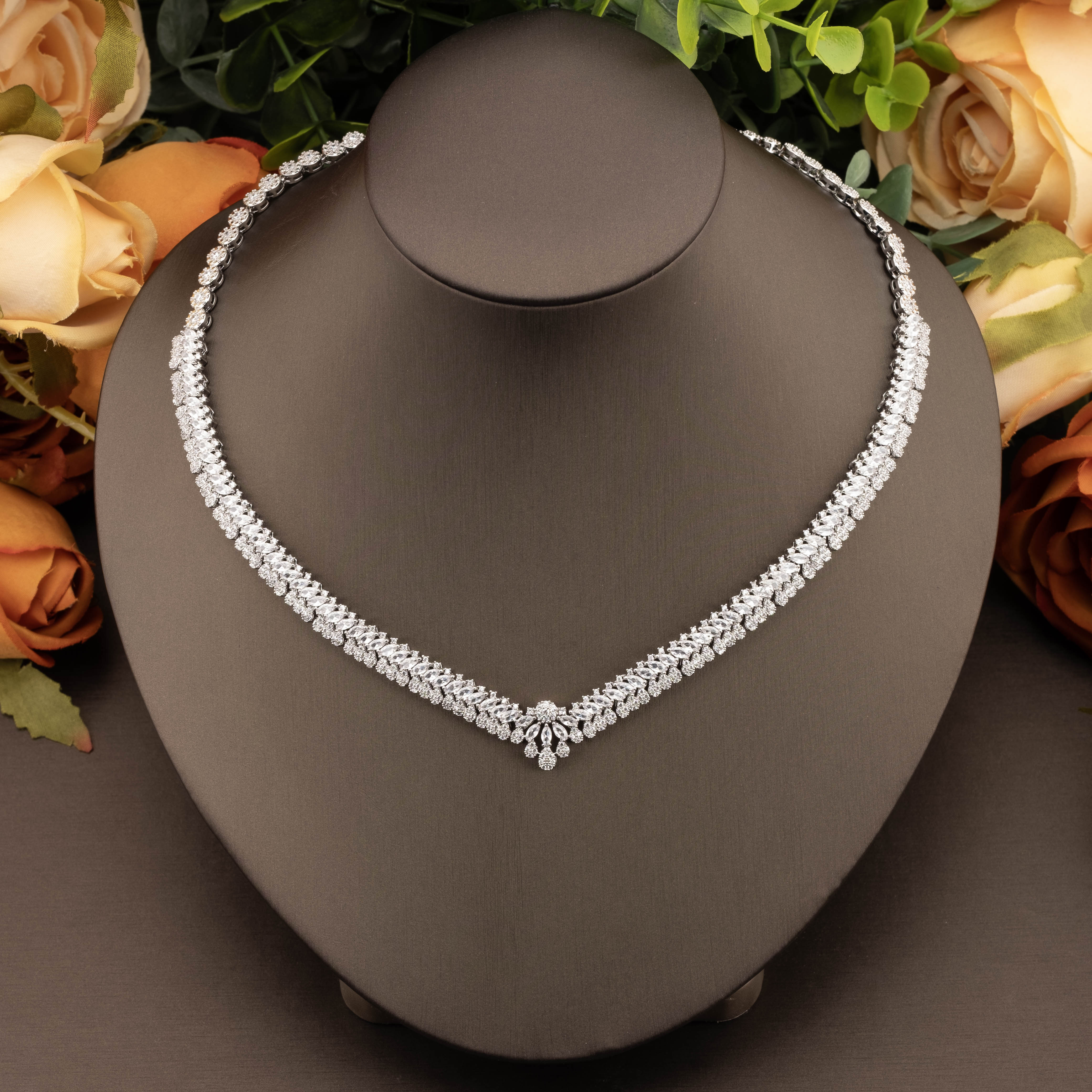 A set of luxurious and dazzling cubic zirconia V-neck small teardrop jewelry is suitable for ladies to wear at their weddings Specification image