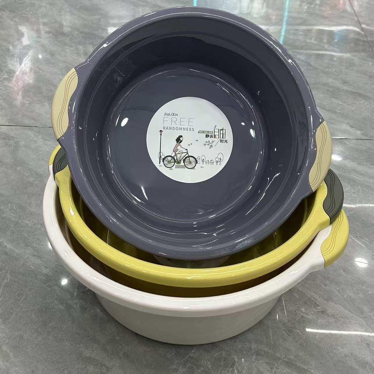 Household plastic washbasins are deepened and thickened, shock-resistant, simple for dormitories, students, babies, adults, large washbasins for washing faces and vegetables, solid color ear-listening basins, washbasins, foot basins, and plastic basins wholesale