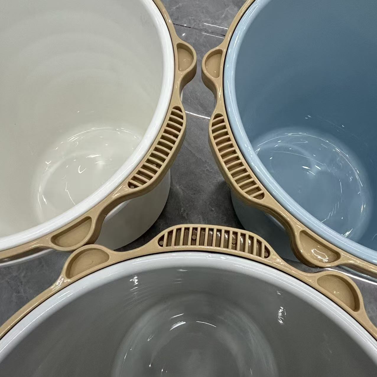 Thickened plastic water bucket, washbasin, household water storage bucket with lid, large-sized hand-held bucket, student dormitory washing and outdoor water bucket, multi-purpose bucket, pure water bucket Item Picture