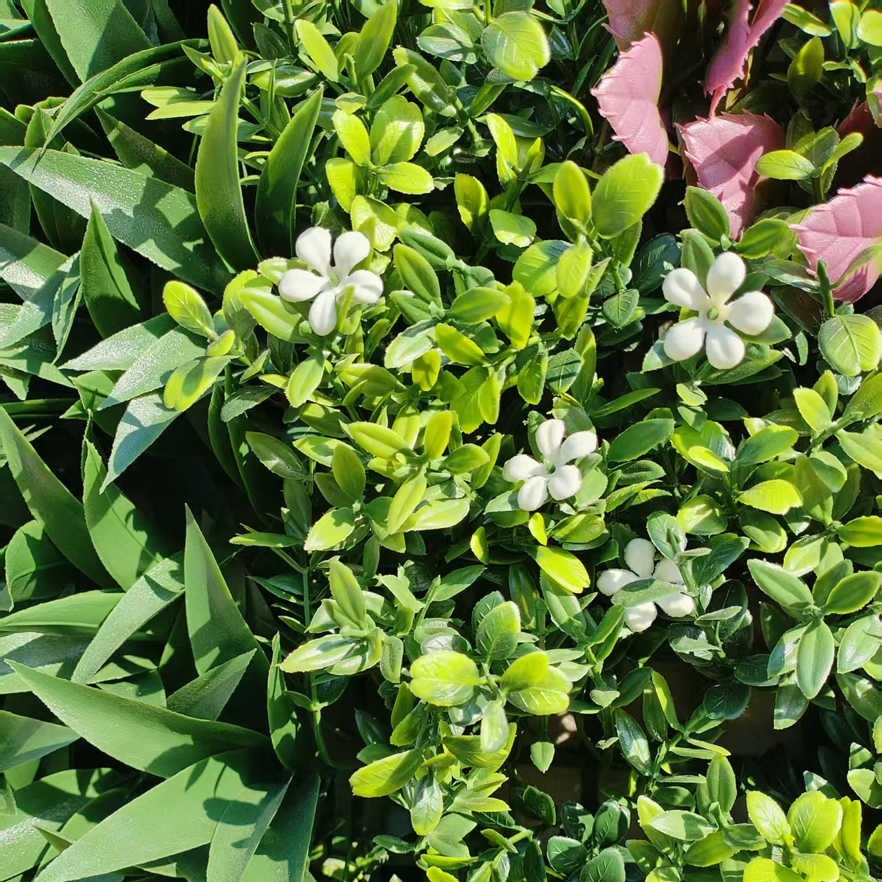 Municipal street renovation project, artificial turf fence, artificial green plants, sound insulation fence wall, dust suppression and environmental beautification, artificial plant wall for foreign trade export Item Picture