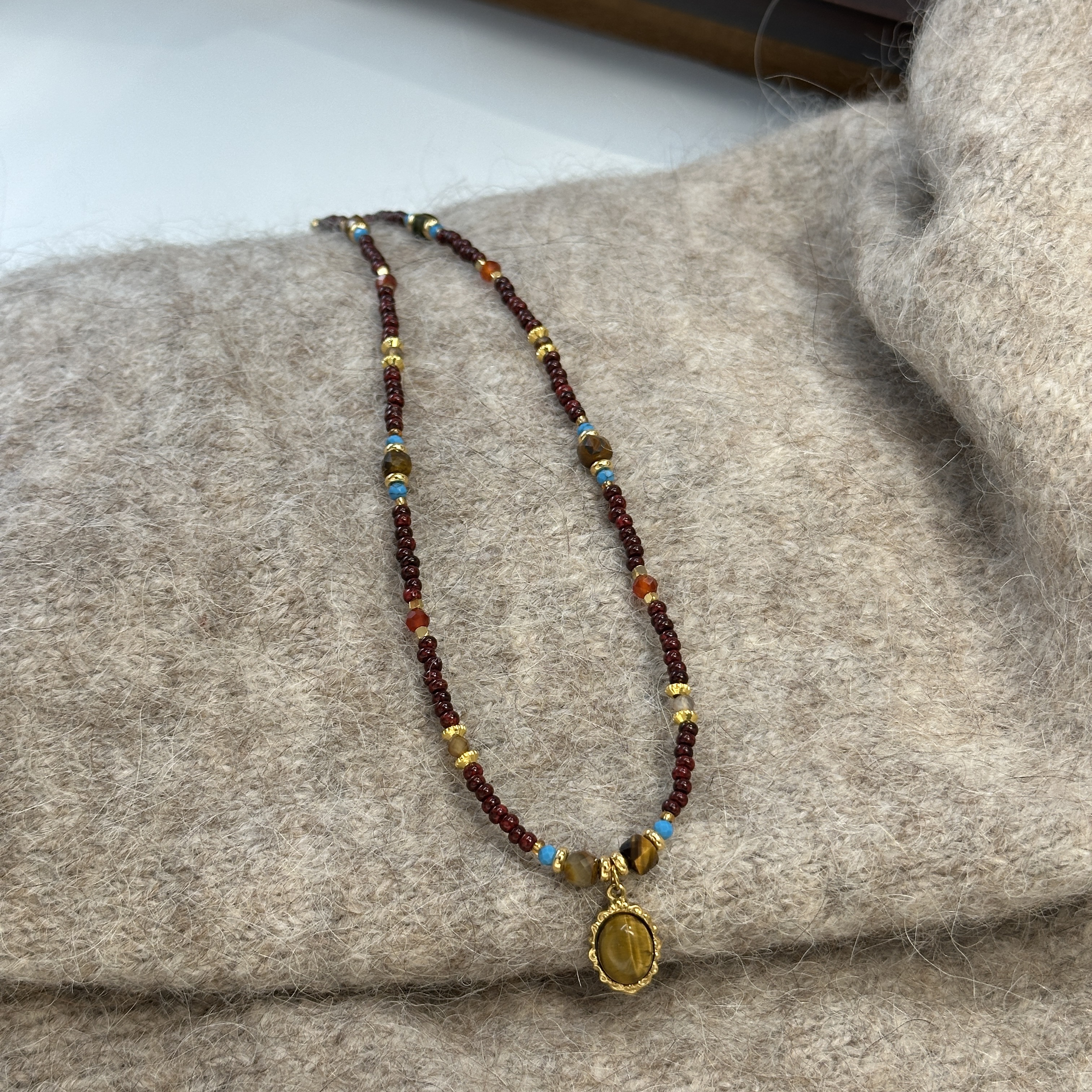 Elegant pearl short necklace, women's lanyard jewelry, classic necklace, fashionable and versatile women's accessory Application Scenario