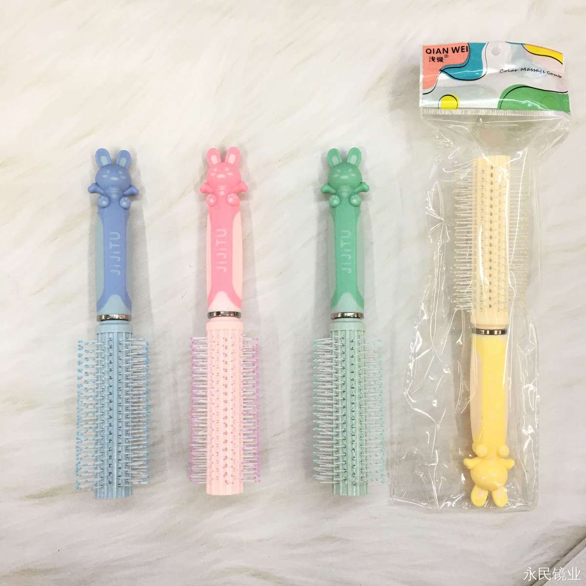 【 Yongmin Mirror Industry 】2012-61 OPP Comb for export, simple and convenient, with exquisite cartoon handle design, smooth and anti-static