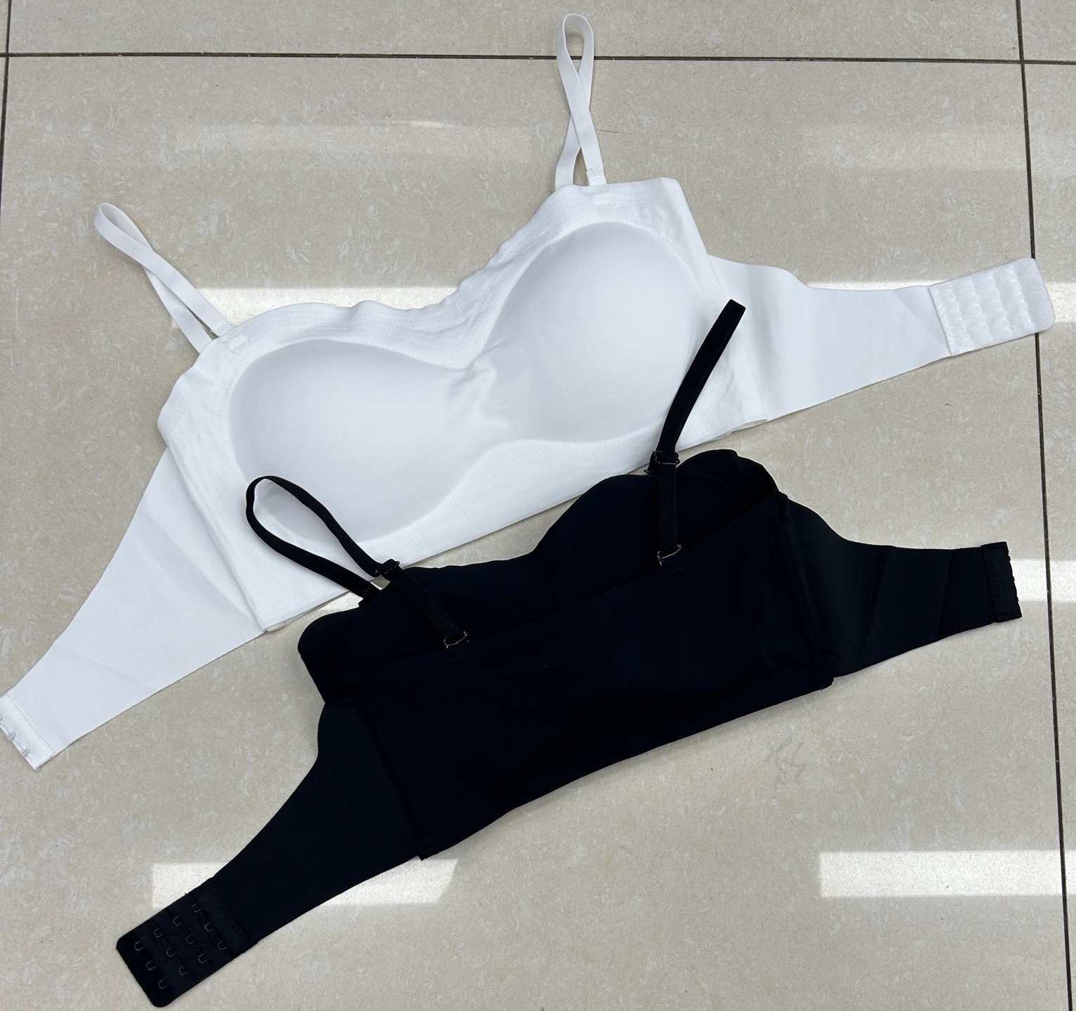 0302# Foreign trade inventory Clearance: Women's Gathering Anti-slip Bra, Beautiful back and strapless one-line wrap bra, Traceless lactation, anti-sagging, Women's beautiful back QNI wrap and strapless Application Scenario