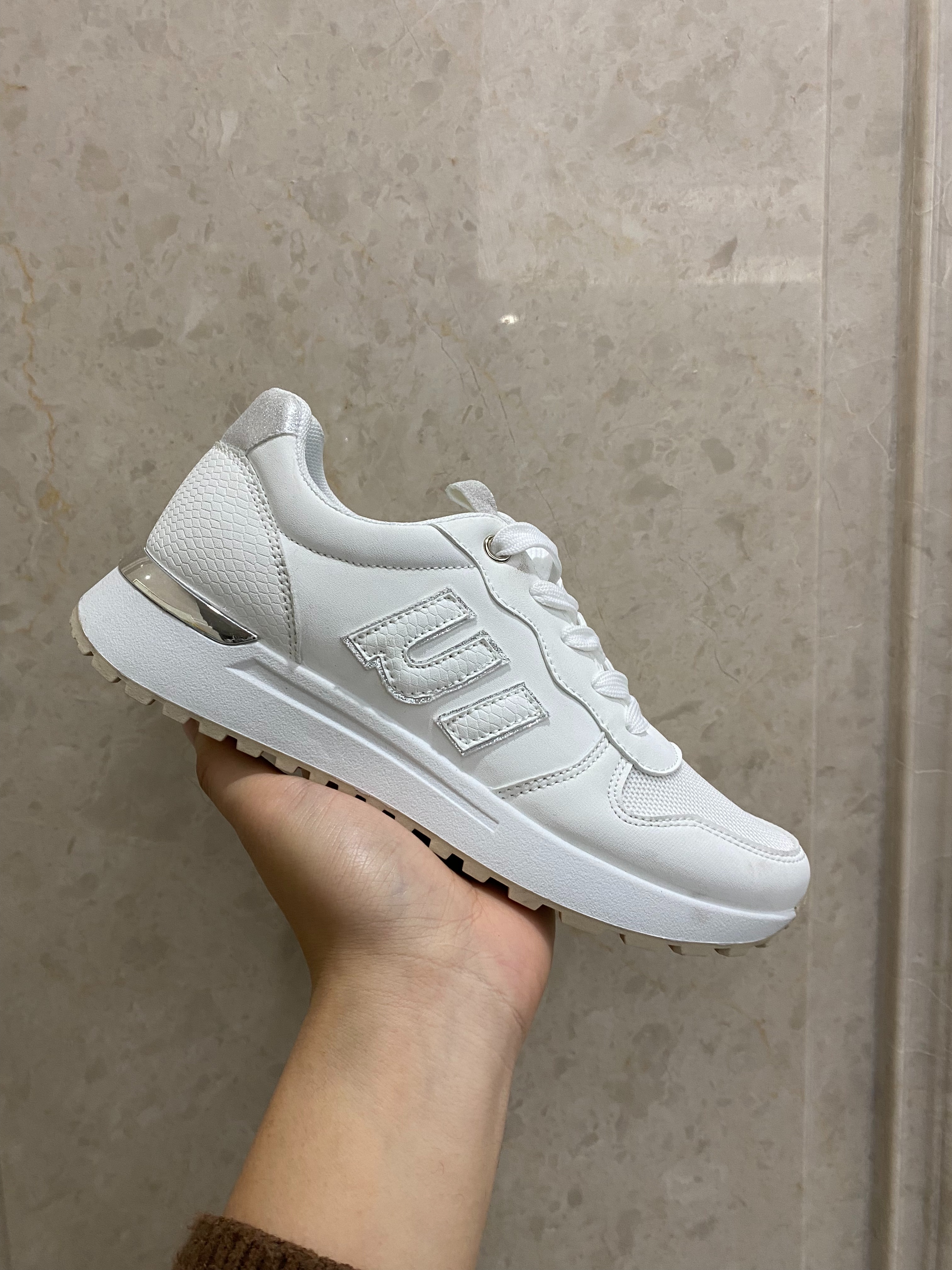 Women's sports breathable, comfortable and trendy style details Picture