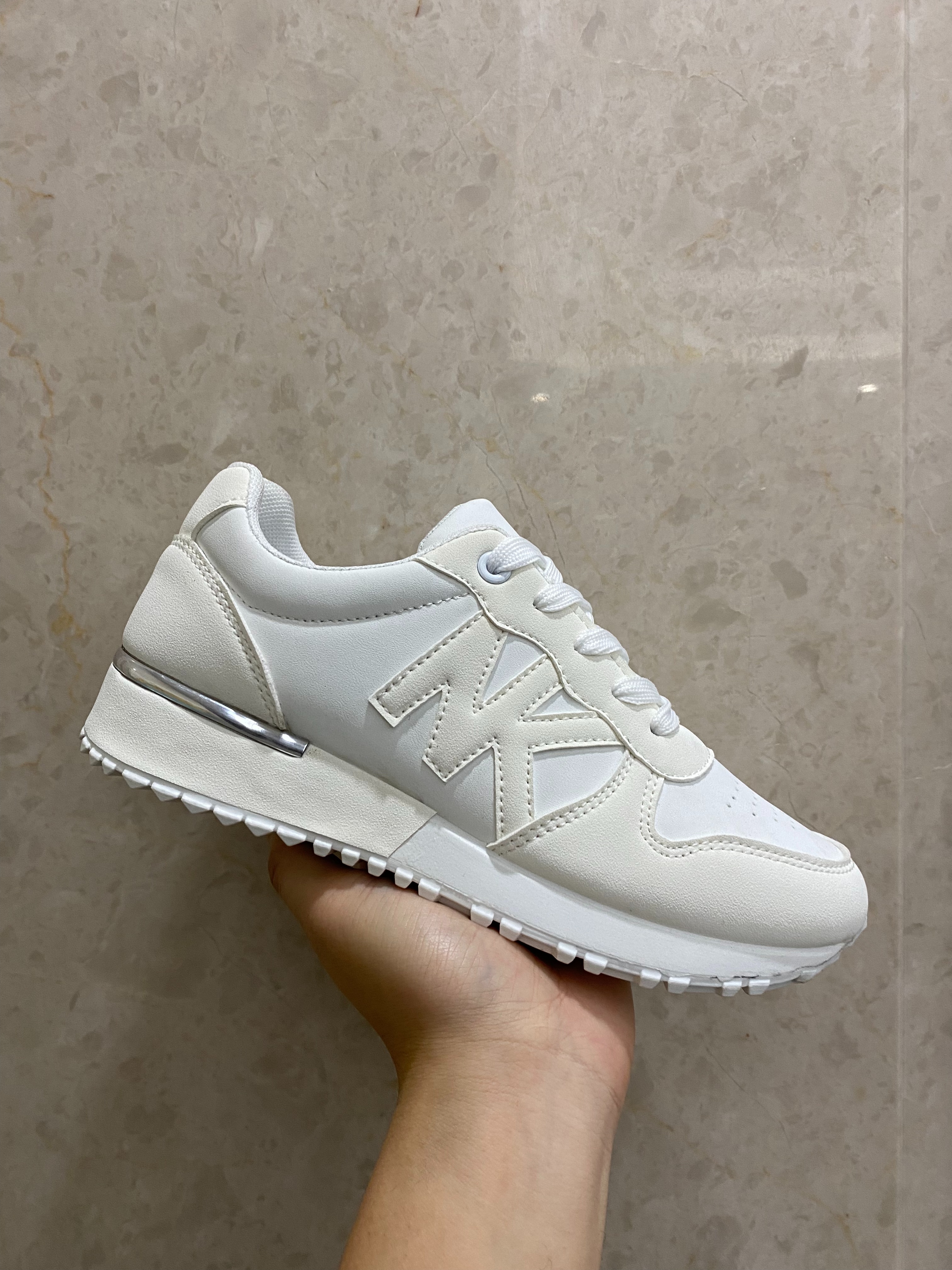 New comfortable walking shoes for women full figure