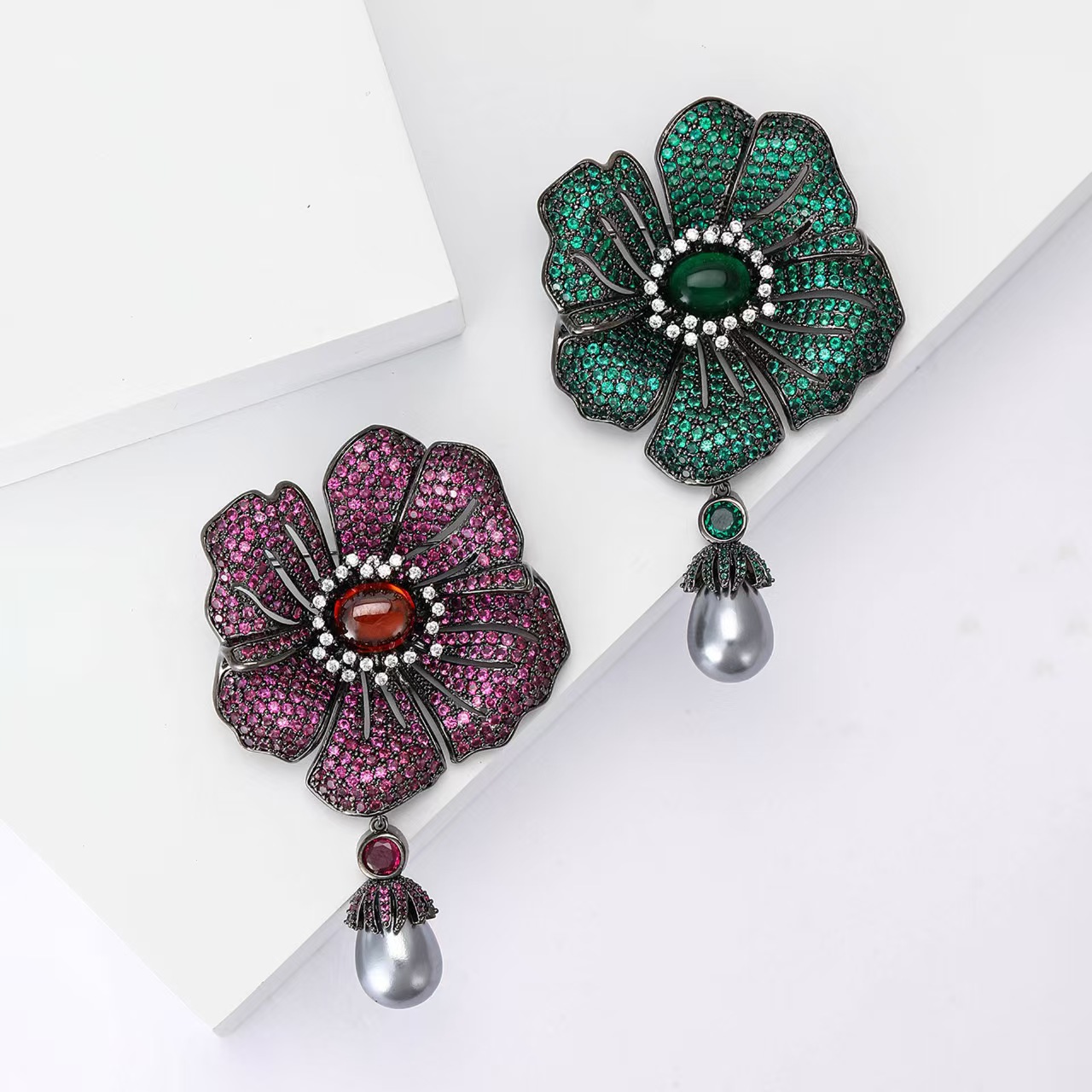 High-end, fashionable and light luxury copper zircon crabapple flower brooch, retro and elegant ladies' dress suit brooch accessory pin