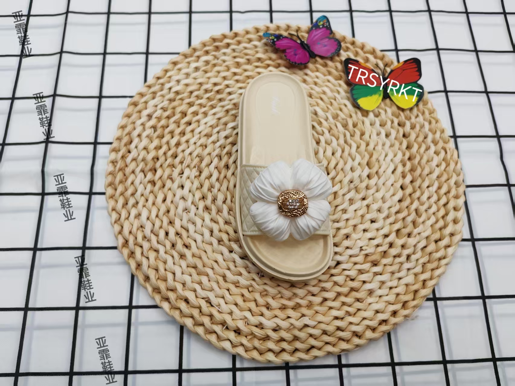 2025 Summer new trendy, versatile and cute flower-soled children's fashion slippers thumbnail