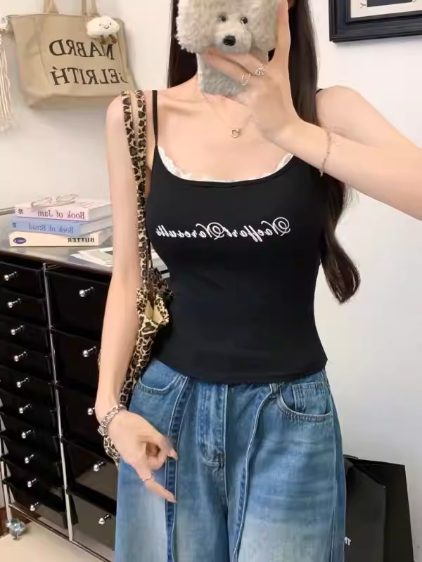 The hot girl patchwork small halter top is a top for women to wear inside and outside with a chest pad and letter-embroidered halter pic 4