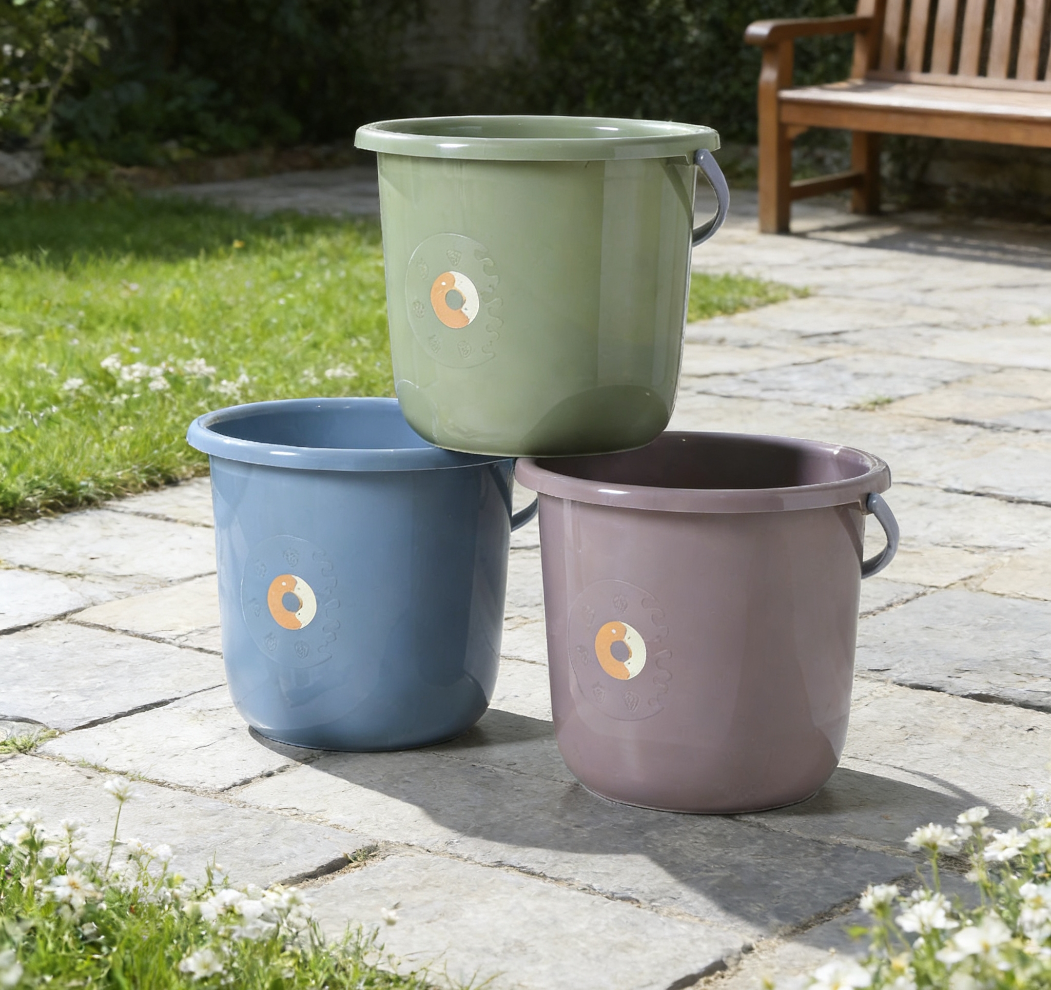 Selected solid color water buckets are best-selling home cleaning and storage tools. The preferred solid color water buckets are now available. They are essential items for home cleaning and organization, and are available for wholesale at an extremely good price details Picture