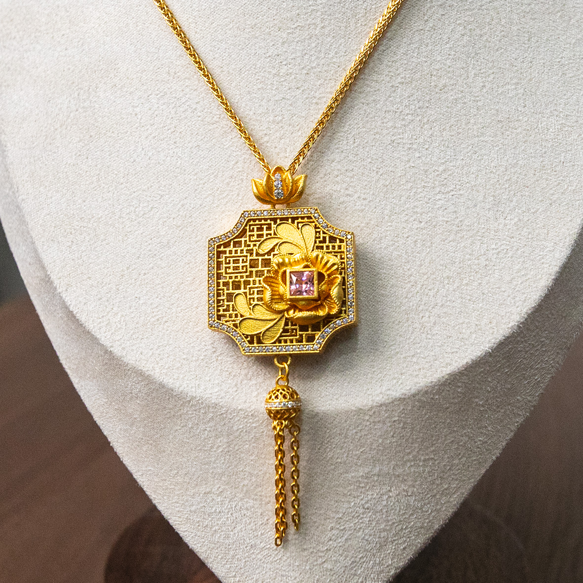 Women's golden pendant necklace, court-style ancient window screen with hollowed-out carving design, pink diamond-encrusted decoration