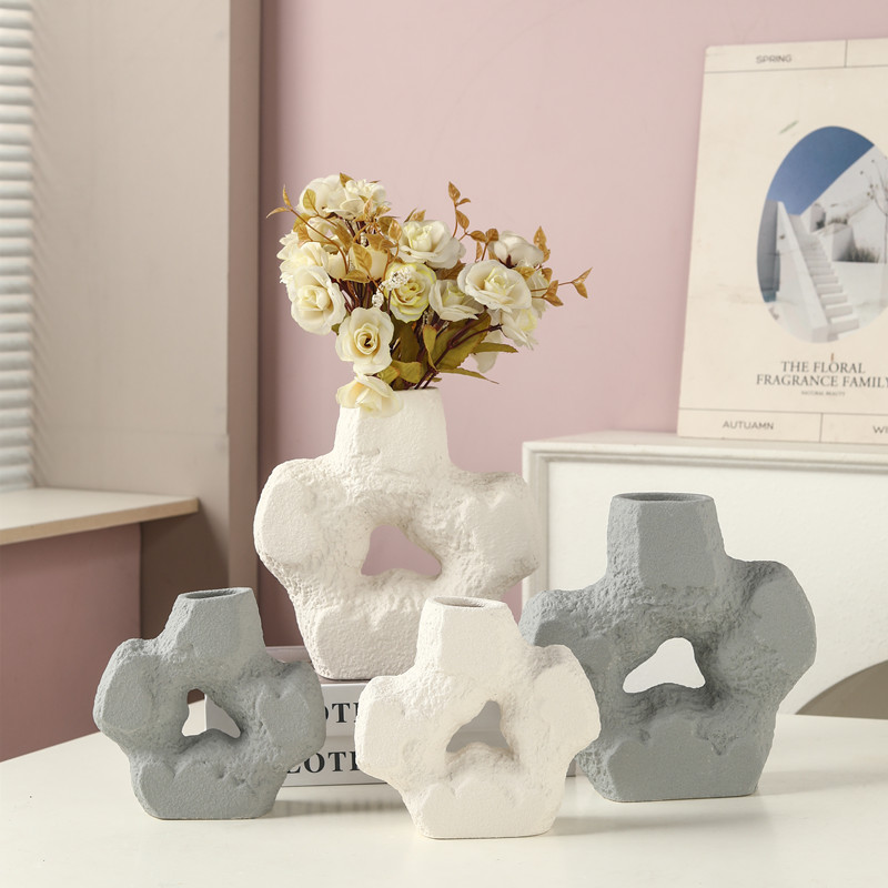 Creative minimalist style ceramic vase, petal decoration, flower vase, hotel entrance table, flower vase details Picture