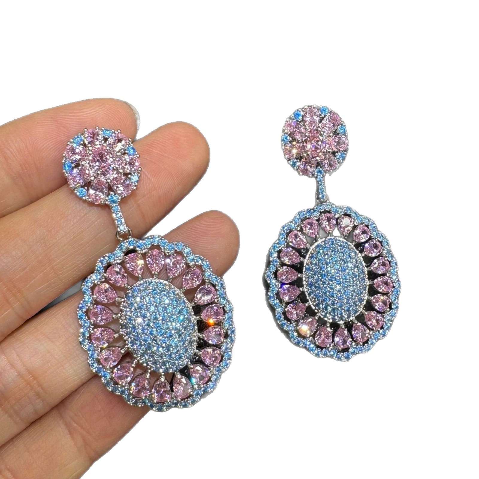 Fashionable, light luxury, grand and dynamic, micro-set light luxury temperament, niche micro-set design sense, waterdrop zircon exquisite earrings detail image 5