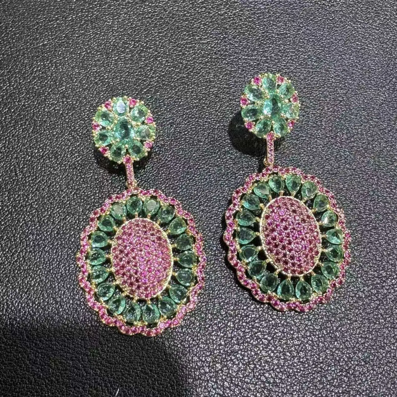 Fashionable, light luxury, grand and dynamic, micro-set light luxury temperament, niche micro-set design sense, waterdrop zircon exquisite earrings detail image 2