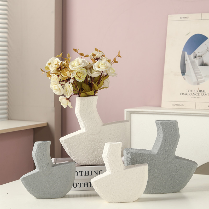 Creative minimalist style ceramic vase, petal decoration, flower vase, hotel entrance table, flower vase Item Picture