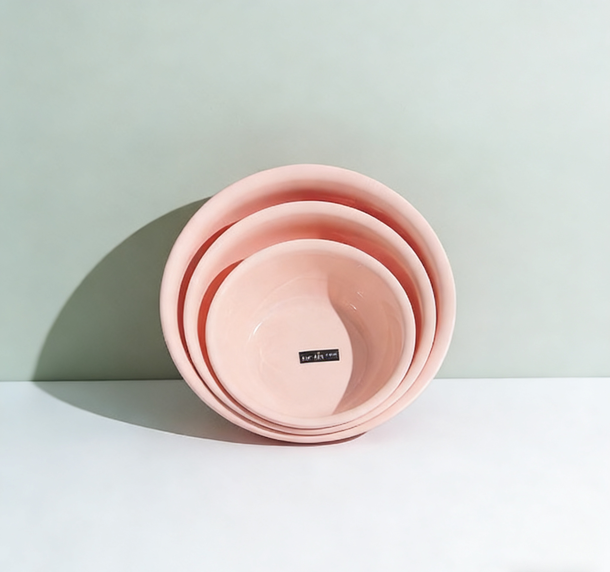 Wholesale of multi-functional plastic washbasins in various sizes and colors, household daily necessities. Wholesale of multi-functional washbasins for washing faces and vegetables in various sizes Application Scenario