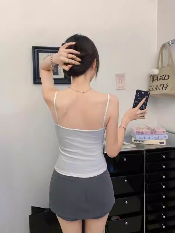 The hot girl patchwork small halter top is a top for women to wear inside and outside with a chest pad and letter-embroidered halter pic 7