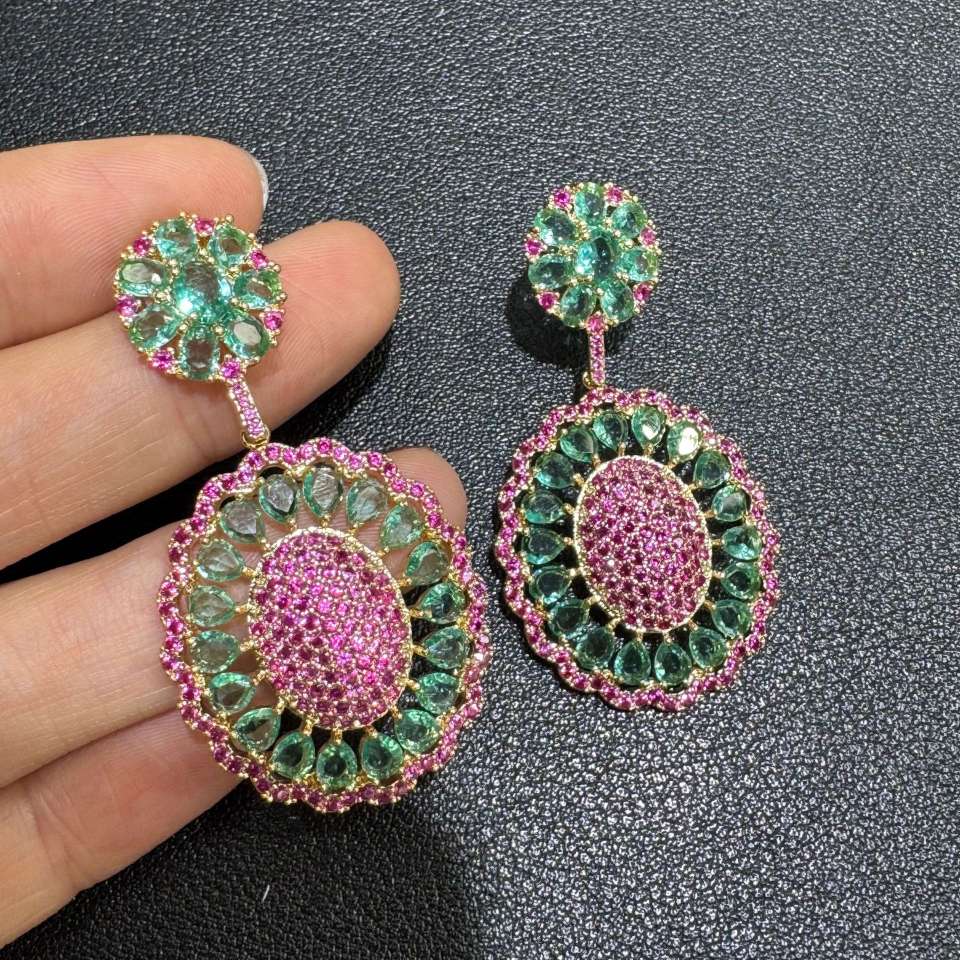 Fashionable, light luxury, grand and dynamic, micro-set light luxury temperament, niche micro-set design sense, waterdrop zircon exquisite earrings Specification image